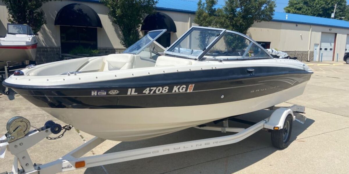 Buying Salvage Boats Online: Key Points for Florida Buyers