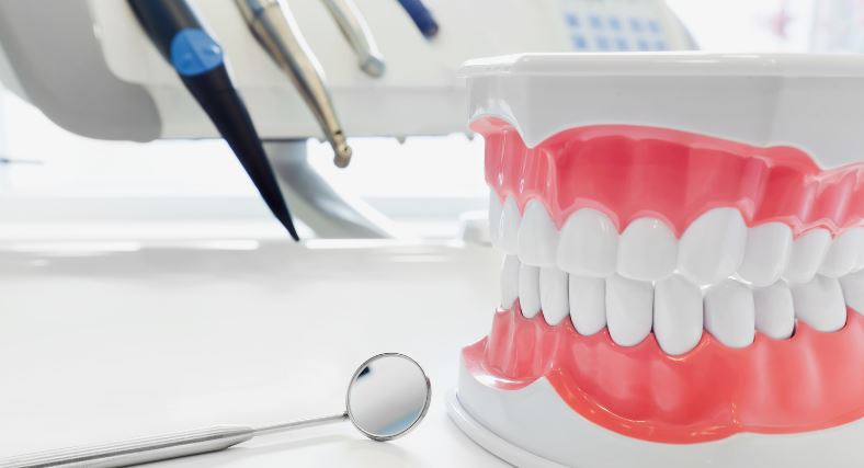 Choosing The Best Dental Implants Among 3 Options