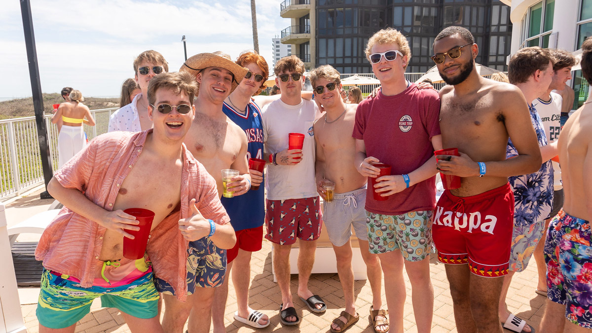 How To Select The Best College Spring Break Package?