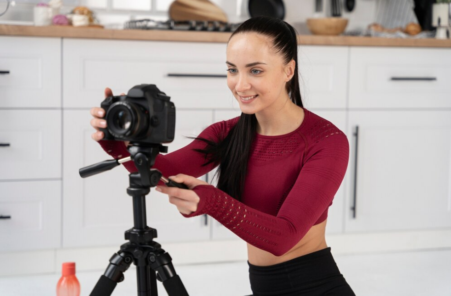 An influencer setting up camera.