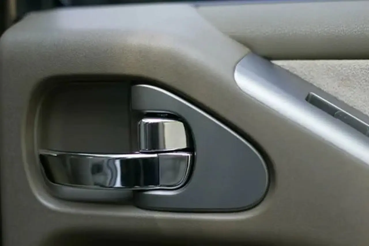 2014 Nissan Pathfinder Inside Door Handle