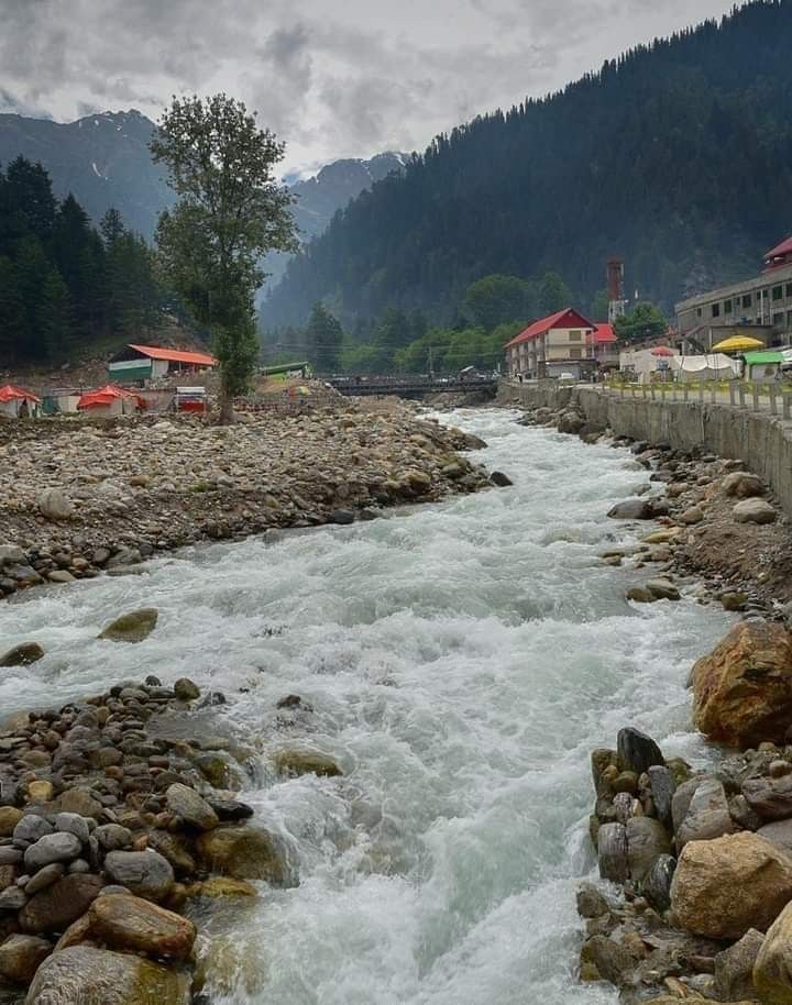 https://ghoomophirro.pk/tours/?location_name=Naran