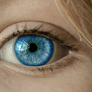 hooded eyes