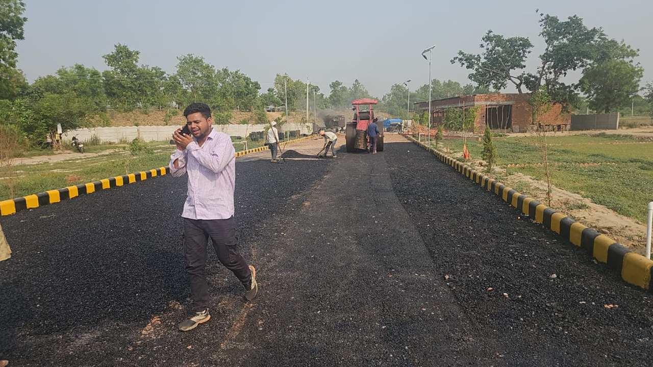 Plot in Noida