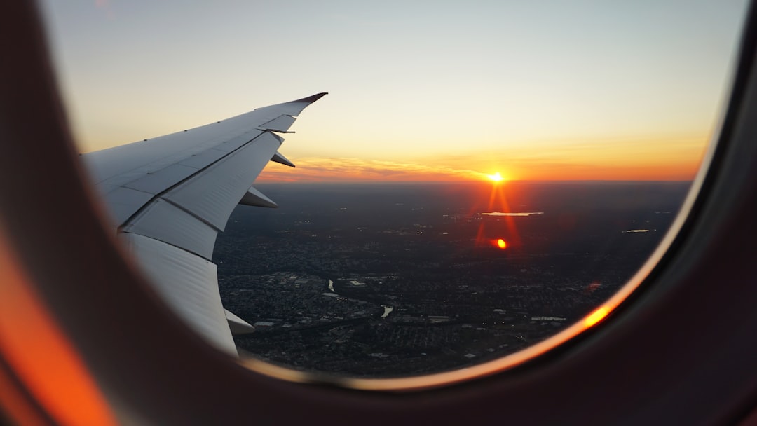 Cheap Flights from Calgary to Toronto, Calgary to Toronto flights, cheap flights YYC to YYZ,Calgary to Toronto flight price,best time to book Calgary Toronto flight, best time to book calgary to toronto flights